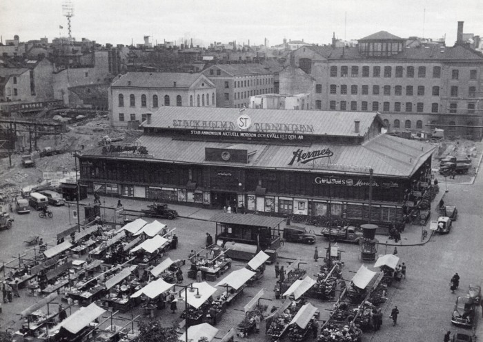 Gamla Hötorgshallen 1953 som snart ska rivas (Bild: SSM) 